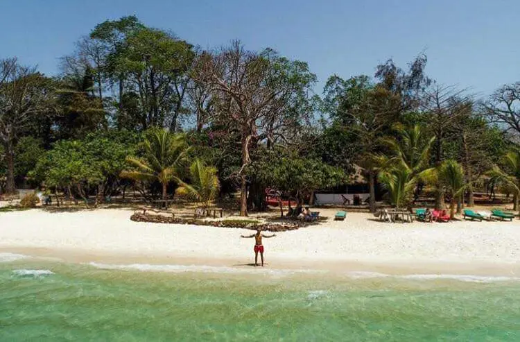 Arrival on a Bijagós sandbar