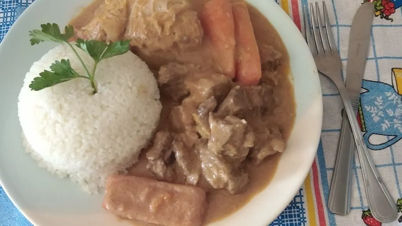 Rice with peanut sauce